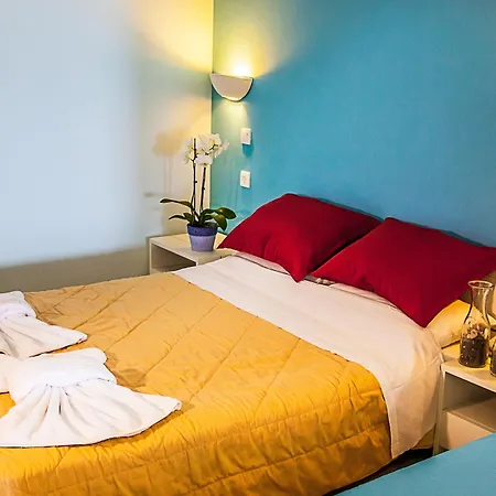 Nautilus Dome Hotel Fira (Santorini)