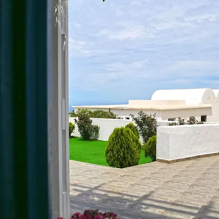 Nautilus Dome 3* Fira (Santorini)