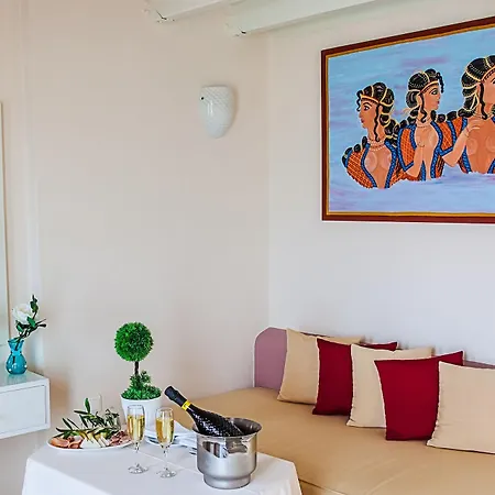 Nautilus Dome Hotel Fira (Santorini)